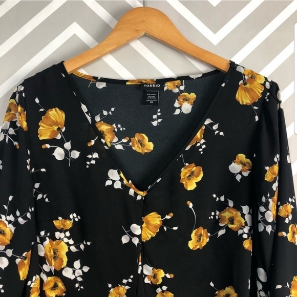 Torrid Bell Sleeve Blouse - Picture 3 of 6